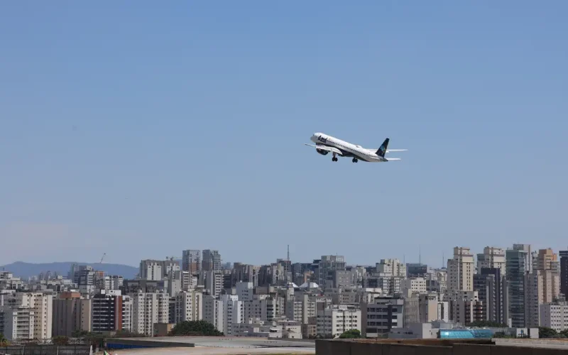 Brasil Atinge Marco Histórico: 42 Milhões de Passageiros em Voos Domésticos em 2026, Impulsionando o Turismo Nacional