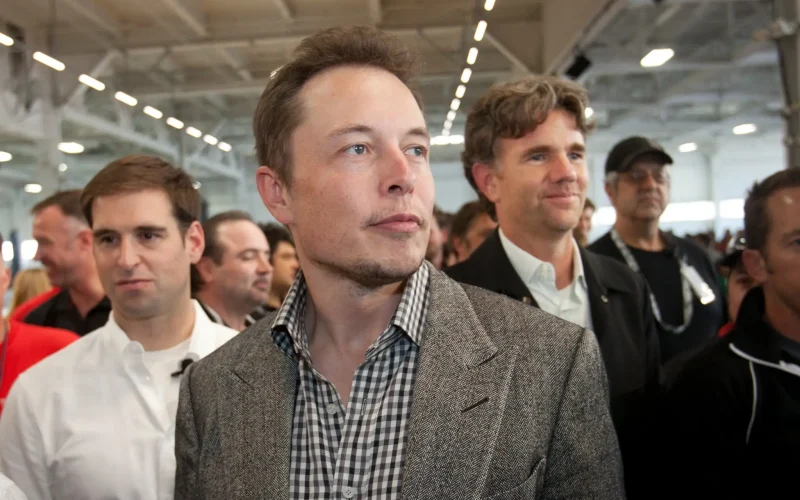 Como um Pitch Fracassado para Elon Musk Criou uma Gigante de US$ 1,3 Trilhão: A História da Tesla