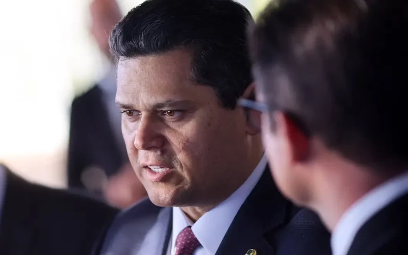 Senado Alivia Tensão: Votação de PEC da Saúde de R$ 28 Bilhões Adiada, Governo Avalia STF