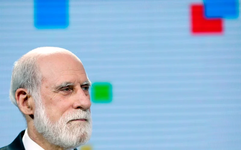 Vinton Cerf, o 'Pai da Internet', se despede do Google: O Futuro da IA e a Interoperabilidade de Protocolos em Xeque