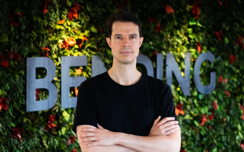 Bending Spoons Disrompe Mercado SaaS: IPO de 40% em 1º Dia Desafia Temores de IA e Revela Estratégia Inovadora de Revitalização