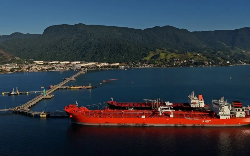 Exportações de Petróleo, Minério e Soja Disparam em Junho: Brasil Navega em Mar de Oportunidades com Preços em Alta