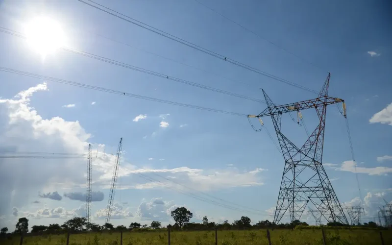 Aneel Leilão Transmissão Energia: R$1,8 Bilhão em Projetos e 4 Mil Empregos Impulsionam Setor Elétrico Brasileiro