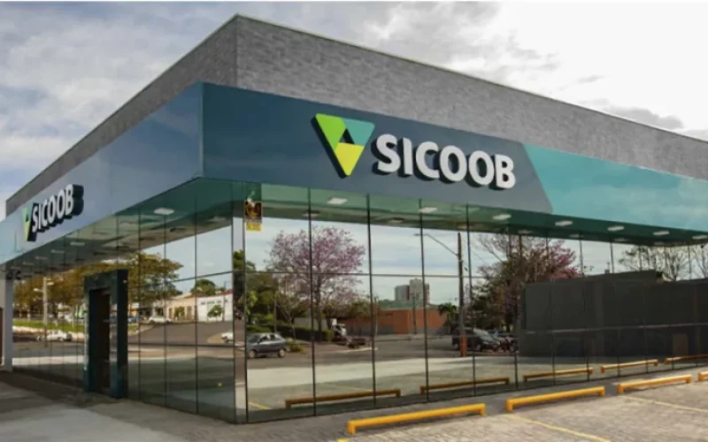 Sicoob projeta R$ 70 bilhões para o agronegócio em 2026/27 e critica Banco do Brasil por corte em crédito rural