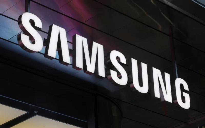 Lucro da Samsung Salta 19x com IA, Mas Ações Caem com Medo de Desaceleração e Preços de Chips