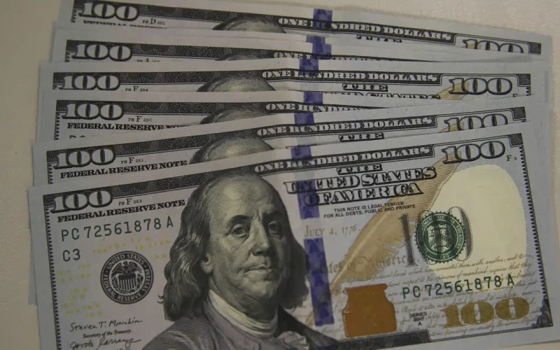 Dólar em Queda Livre a R$ 5,13: Bolsa Sobe e Desafia Ajustes no Mercado Brasileiro