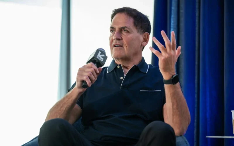 Mark Cuban: "Constrangedor" não pagar salário digno; bilionário defende "trickle up" e mil milionários criados