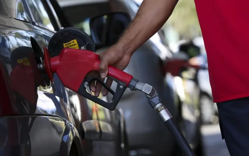 Etanol na Gasolina: Reunião Crucial Adiada, Brasil Pode Ganhar Autossuficiência ou Enfrentar Riscos