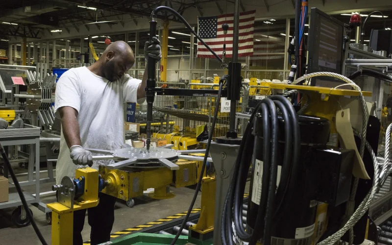 PIB dos EUA Cresce 1,4% e Fica Abaixo das Expectativas Devido a Paralisação do Governo e Guerra Comercial