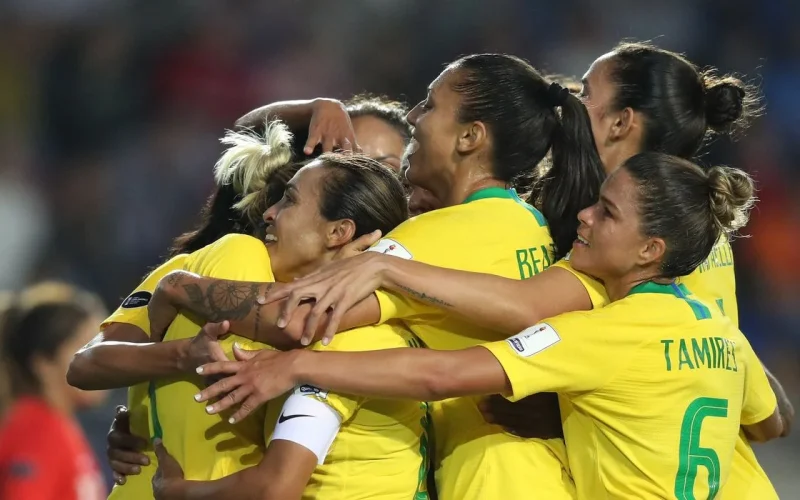 Copa Feminina 2027 no Brasil: R$ 8,8 Bilhões em Movimentação Econômica e Oportunidades de Investimento