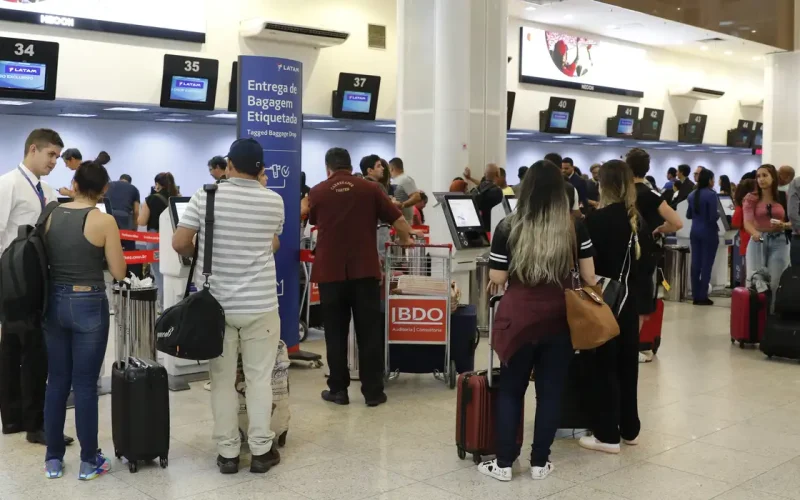 Setor de Serviços em Maio: Queda de 0,4% Puxada por Transportes Ameaça Ritmo de Crescimento
