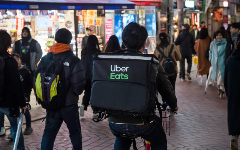 Uber Compra Delivery Hero: Gigante de Entregas Acelera Expansão Global e Desafia Concorrentes em Mercado Bilionário