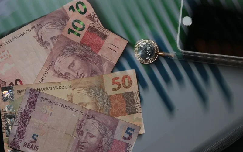 Atividade Econômica Sobe 0,1% em Maio: Um Sopro de Vida ou Alerta para Investidores?
