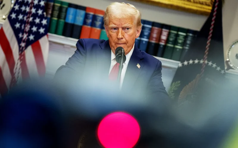 Modelos de IA Chineses Desafiam Trump: Guerra Interna no Setor Tecnológico Americano