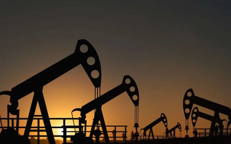 Petróleo em Queda: Cessar-Fogo EUA-Irã em Vista? Tensão no Oriente Médio e Impacto nos Preços