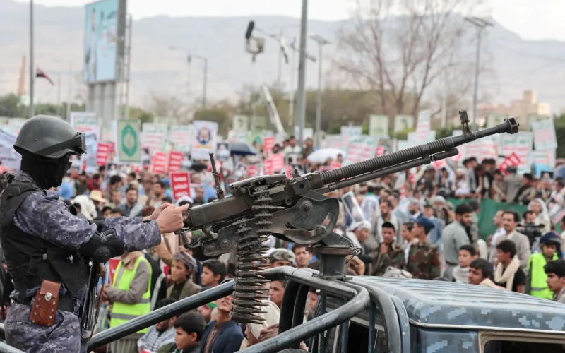 Ameaça Houthi no Mar Vermelho: Tensão Geopolítica Alimenta Temores de Guerra Ampla e Impacto nos Preços do Petróleo