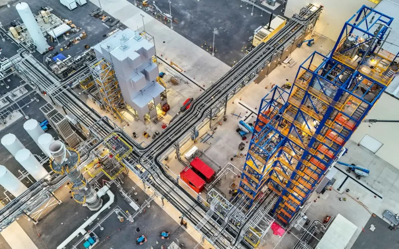 Sila Investe US$ 300 Milhões em Fábrica de Anodos para Baterias de Elétricos, Ignorando Desaceleração nos EUA