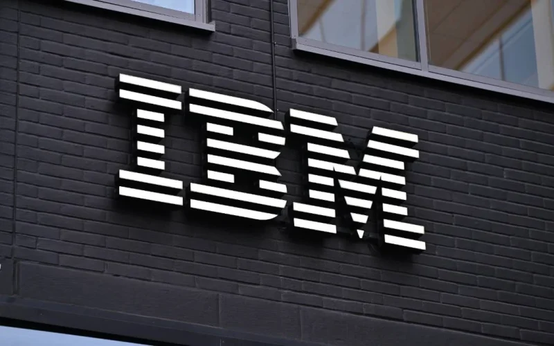 IBM Acelera com IA: Lucro Trimestral de US$ 2,17 Bilhões Revela Estratégia de Software e Desafios em Infraestrutura