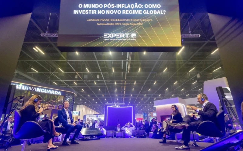 Dólar em Xeque? Geopolítica, IA e Fragmentação Econômica Moldam o Futuro da Hegemonia Monetária