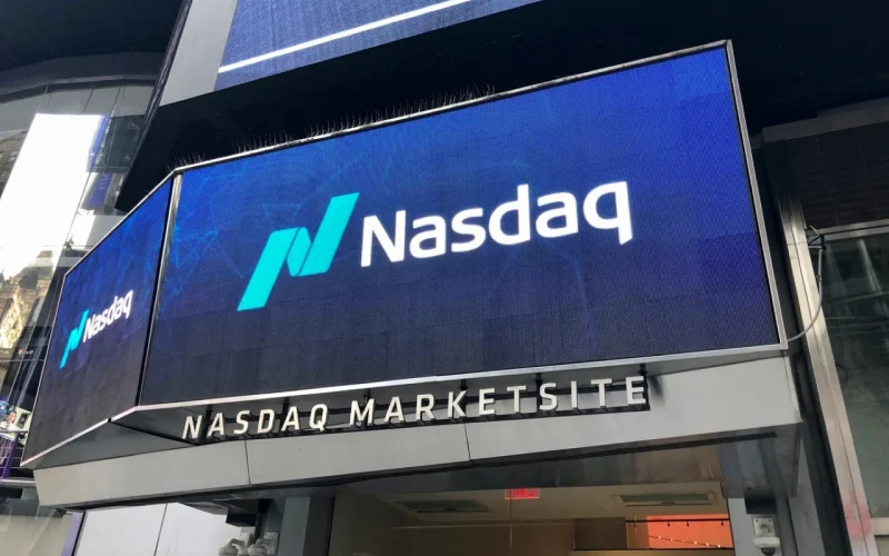 Wall Street em Montanha-Russa: Ações de Chips em Queda e a Incógnita da IA Pressionam Bolsas Americanas