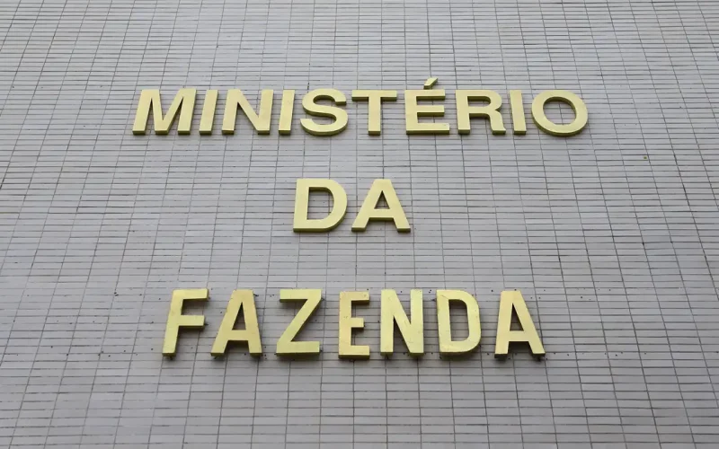 Déficit Primário Cai para R$ 52 Bilhões: O Que Isso Significa Para as Contas Públicas e Seu Bolso?