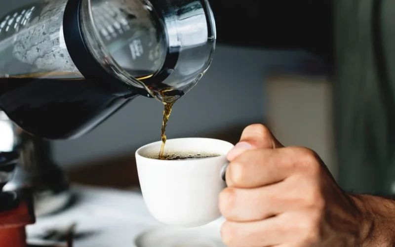 Café com Açúcar no Brasil: Por Que o Hábito Persiste e o Que Isso Diz Sobre a Qualidade da Bebida