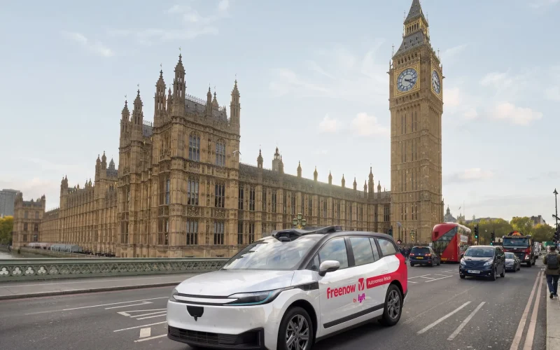 Guerra dos Robotáxis em Londres: Baidu e Lyft Entram na Disputa com Testes Iniciais
