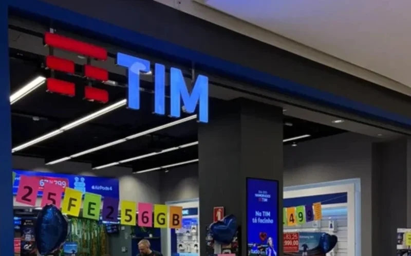 TIM (TIMS3) Supera Expectativas: Lucro de R$ 1,04 Bilhão no 2º Trimestre Impulsionado por Fibra e B2B