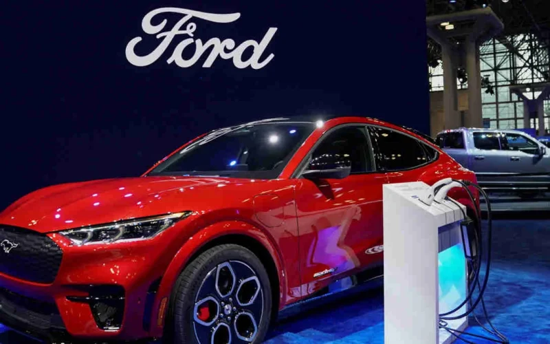 Ford Surpreende: Lucro Projetado Aumenta para 2026 Apesar de Prejuízo Trimestral e Redução em EVs