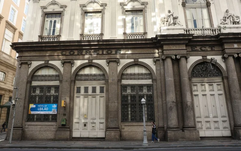 Antiga Sede dos Correios no Rio Vai a Leilão: O Futuro de um Marco Histórico e Seu Impacto no Mercado Imobiliário