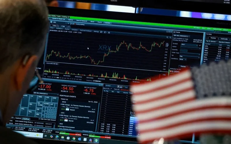 Fed em Foco: Wall Street Tomba com Maior Dissidência em Uma Década e Juros Inalterados; Dow Jones Sofre Pior Pregão do Ano