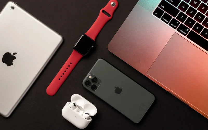 Apple Estoca Componentes: A "Enchente Cem Anos" de IA Ameaça Produção de iPhones e Macs