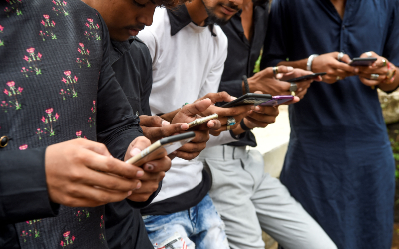 Índia Revoluciona Apps: De Downloads Massivos a Pagamentos Recordes Impulsionados por IA e Streaming