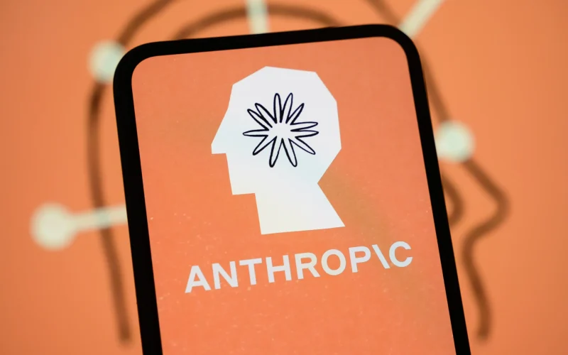 Sam Altman Pede Freio na IA, Mas OpenAI e Anthropic Já Enfrentam Vazamentos: O Que Isso Significa Para o Mercado Financeiro?