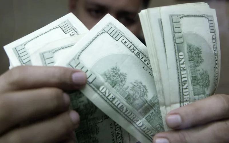 Dólar Estável em Julho: Entenda a Queda de 1,82% e o Impacto no Seu Bolso