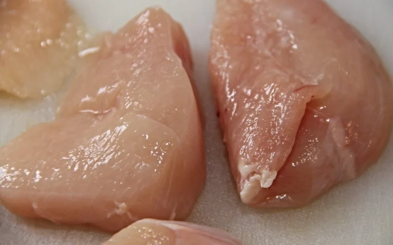 Preço do Frango em Julho: Estabilidade Surpreende em Meio a Equilíbrio de Oferta e Demanda, Impactando o Bolso do Consumidor