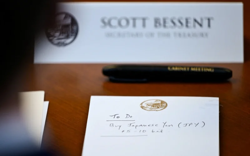 Scott Bessent: A "Lista de Tarefas" do Tesouro dos EUA e a Sombra da Intervenção no Iene