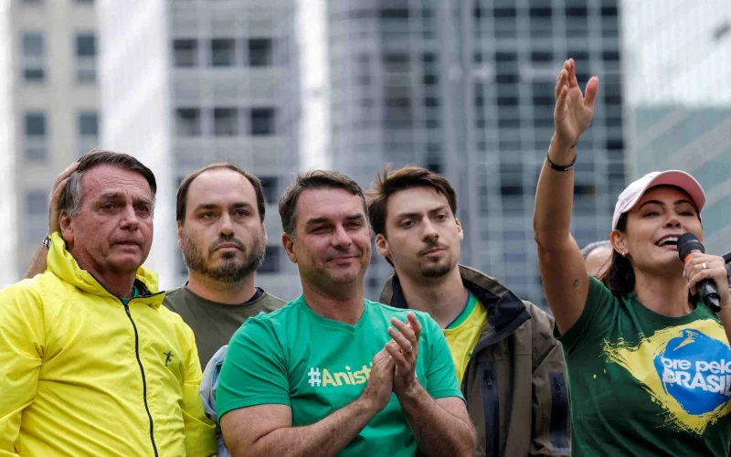 Michelle Bolsonaro Alta Hospitalar: O que a recuperação da ex-primeira-dama revela sobre sua candidatura ao Senado?