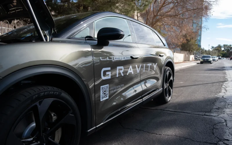 Lucid Motors: Plano de Reviravolta Foca em US$ 1,4 Bilhão em Economia e Robô-Táxis para Superar Crise