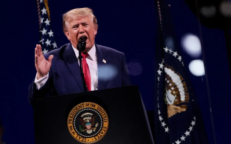 Trump Sinaliza Acordo Iminente para Reabertura do Estreito de Ormuz, Impactando Mercados de Energia Globalmente