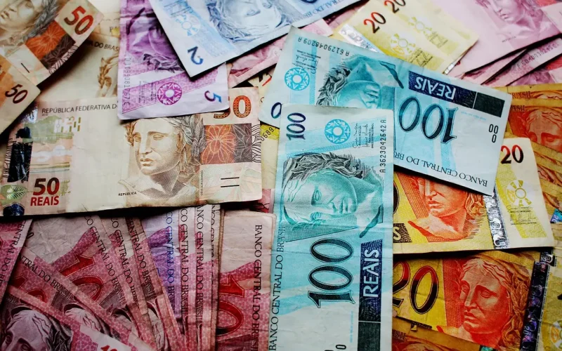 Selic a 14%: Onde Investir em Renda Fixa Agora? IPCA+, Prefixados e Debêntures na Mira