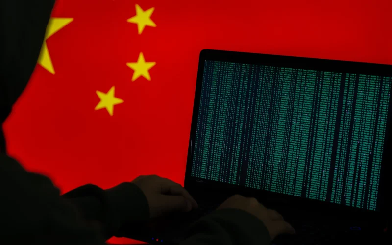 Spyware Chinês LightSpy Evolui: Roubos de Dados e Bloqueio Remoto de Dispositivos Atingem 13 Países