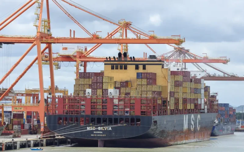 Balança Comercial de Julho: Brasil Celebra Superávit Recorde de US$ 7 Bilhões e Otimismo Crescente