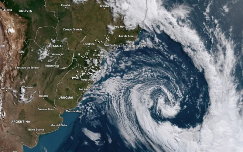 Tornado no RS: Ciclone Extratropical Devasta Cidades e Gera Alerta; Impactos Econômicos em Foco