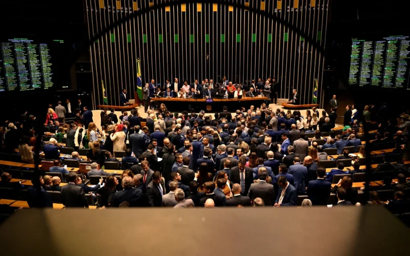 Eleições 2026: Desvendando o Cálculo da Bancada na Câmara dos Deputados e sua Diferença para o Senado