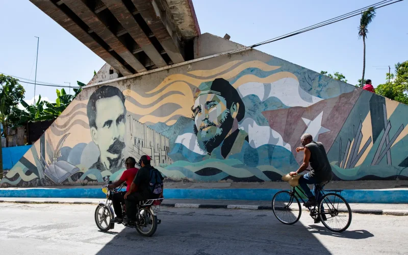 EUA Buscam Líder Alternativo em Cuba: A Nova Estratégia de Pressão que Deixa o Futuro Econômico Incerto