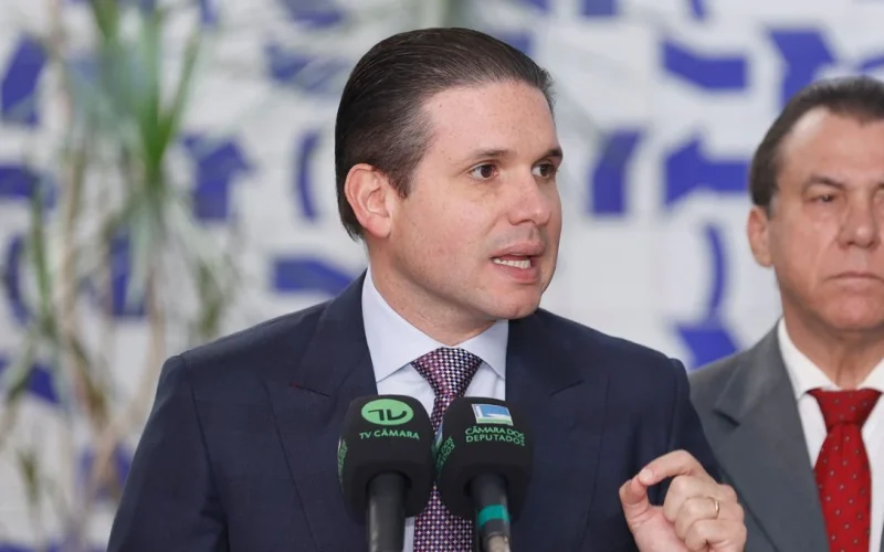 Hugo Motta Surpreende: Apoio a Lula em Troca de Promessa de Reeleição para a Câmara é Sinal de Nova Aliança Política?