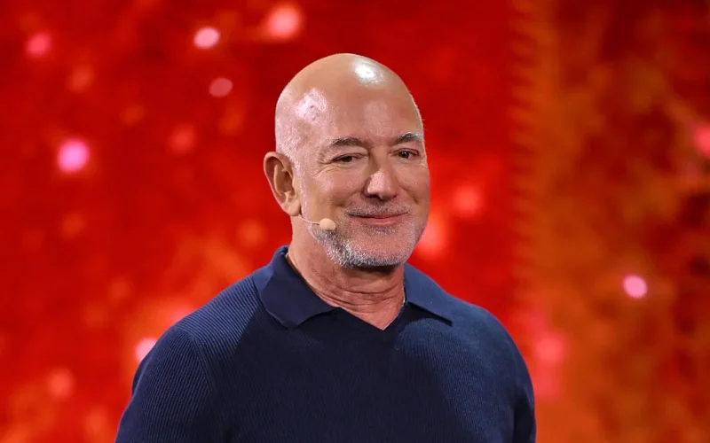 Jeff Bezos de Olho no Liverpool: Bilionário Busca o Sonho do Futebol Inglês e Expande Império