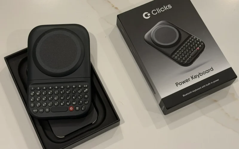 Teclado Físico Clicks Power Keyboard: O Retorno do BlackBerry para Seu Smartphone Atual?