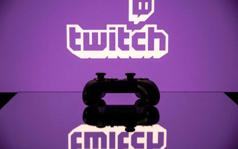 Twitch Agora Usa Conteúdo de Streamers para Treinar IA da Amazon: Entenda o Opt-Out e o Debate na Comunidade
